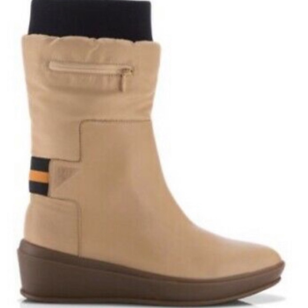Under Armour UAS Women’s Elevated Tan Winter Boot Size 11